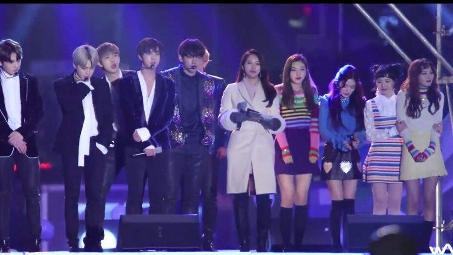 1. stylingfemale idols are constantly being given outfits that aren't appropriate for performances, outside performances like this one saw bts dressed in long-sleeved shirts, pants, and overcoats while red velvet are in sweaters and skirts with bare legs in freezing temperatures