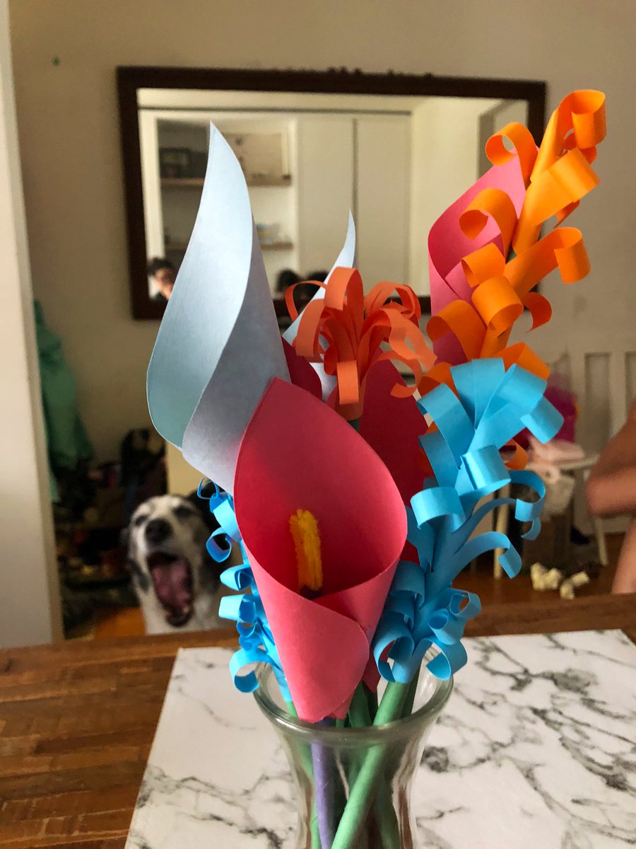 imajingling's tweet photo. Worked yesterday, and only saw fam when they came by to ask me where the glue and tape was. Best bouquet ever! Today I did sweet FA. Hope all the moms had a great day today! https://t.co/lNoVBjFbkr