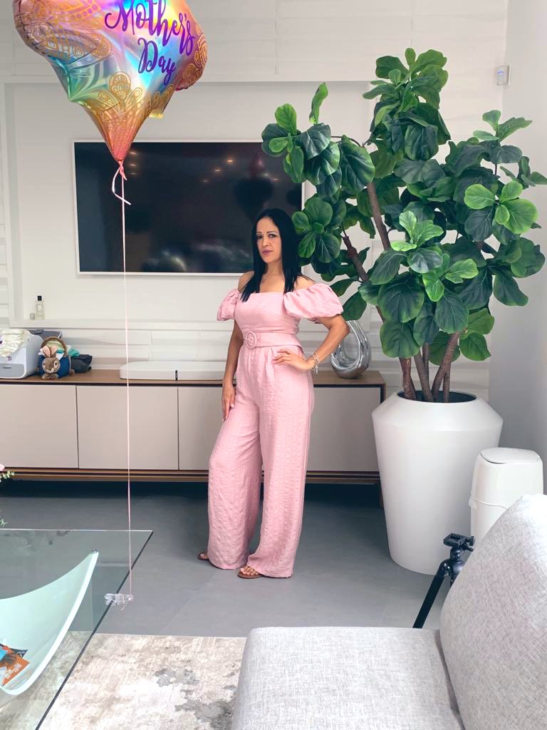 Happy Mother’s Day to the strongest, most genuine, and selfless woman I know. I’m very fortunate to have you and I’m thankful for all you’ve done and continue to do. Without you I wouldn’t be who I am today. I love you! 💕 #Bestmomawardgoestoyou #bestfriend