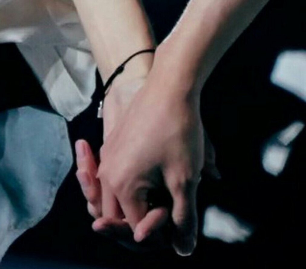 A thread of taejin holding hands in various ways