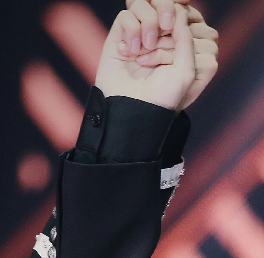 A thread of taejin holding hands in various ways