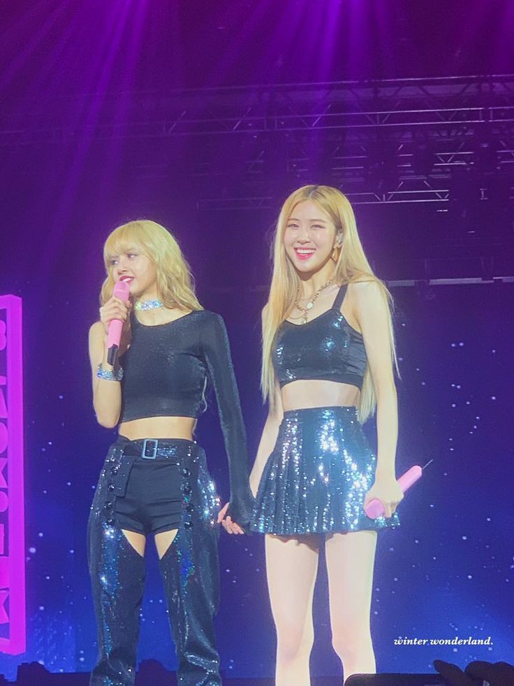 BLACKPINK pictures on stage taked by fans - a thread