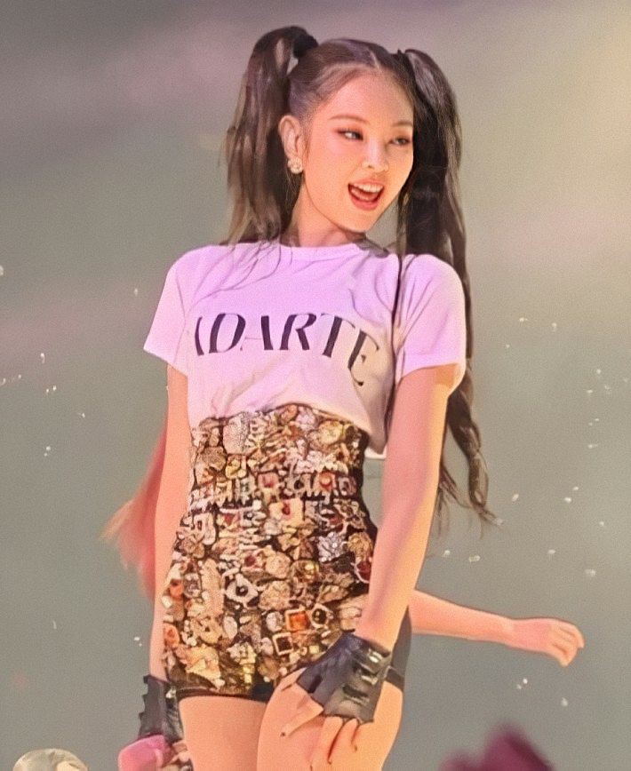 BLACKPINK pictures on stage taked by fans - a thread