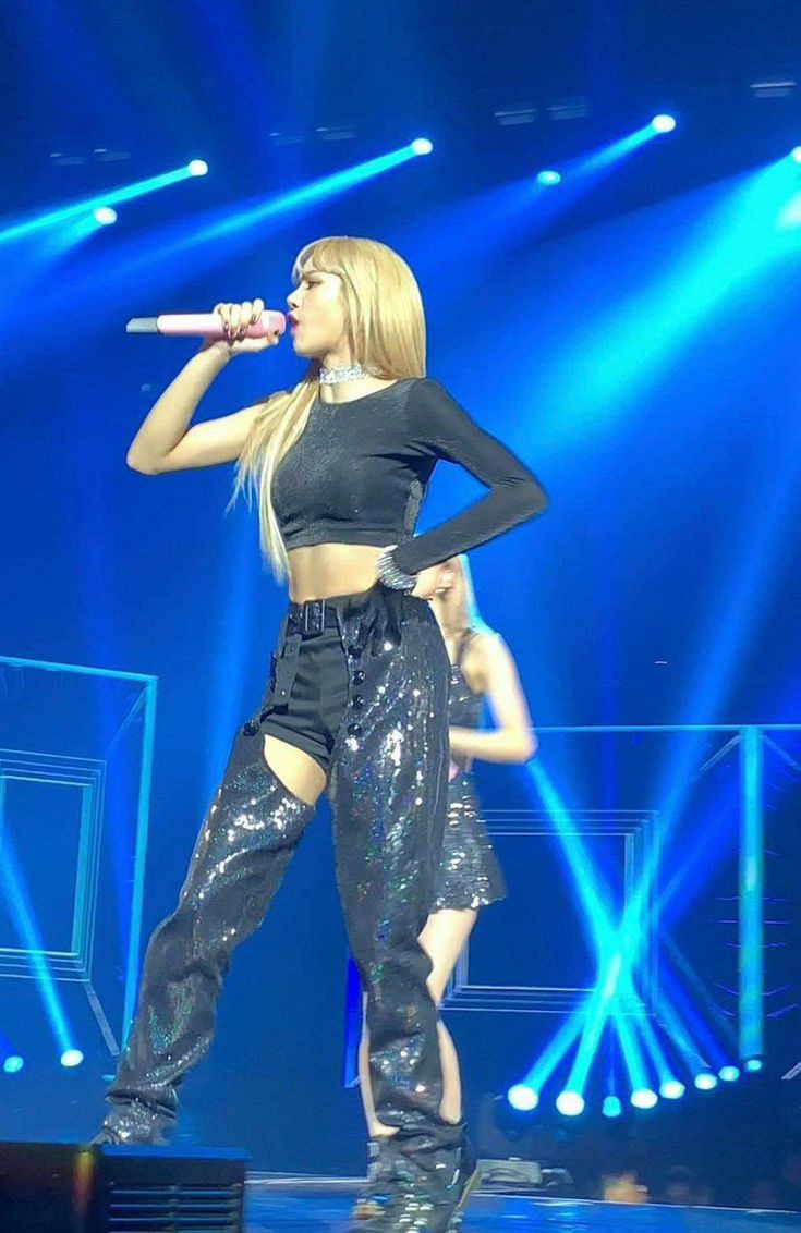 BLACKPINK pictures on stage taked by fans - a thread