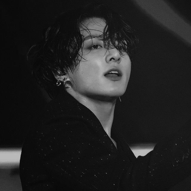 Jungkook making me feel light headed(which is literally all the time)a thread with some of his most captivating photos and moments~  @BTS_twt  #JUNGKOOK