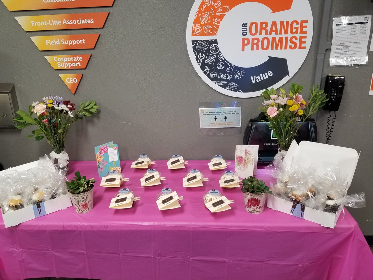 Penguingirl75's tweet photo. Happy Mother's Day to all the #teamg3 amazing moms!! Thank you for sharing your special day with us!!! @TeamGlendale3 @jacki_mccord @misjudes @OrangeLiving10 https://t.co/xAekssymQh