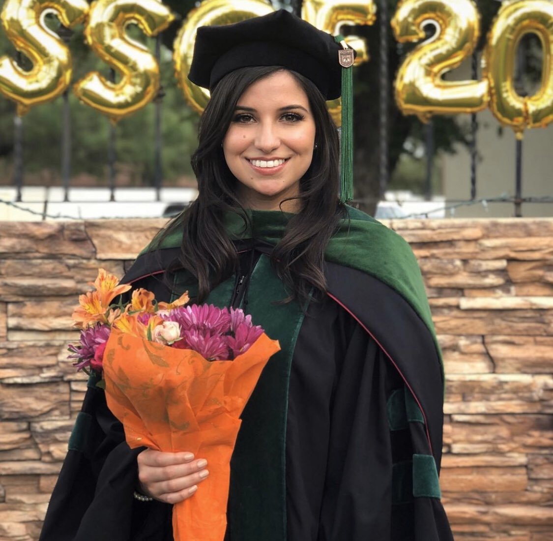 amandamgarza's tweet photo. Graduated med school in my living room π©π»βπ Thank you to my family and friends who made it an incredible day! #MD #StritchGrad2020 @LoyolaHSD https://t.co/cAbSVSuPbA