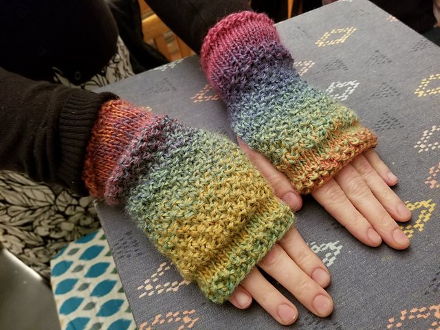 GiselleNera's tweet photo. A few of my favorite knitted items that I've made. 🙂
Patterns in comments.
#knitting #favoriteprojects #knitted #handknit #intarsia #rainbowyarn #bubblestitch #fringe #cowl #fingerlessgloves #shawl https://t.co/tG4NOGIAz7