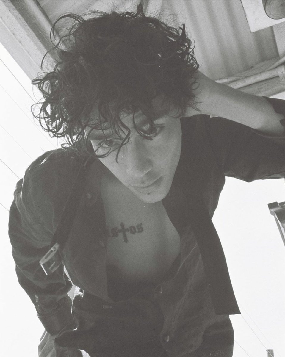 LoyalHonor's tweet image. Hovering over @CodedTechie, Elnor frowned. "Are you unconscious...?"