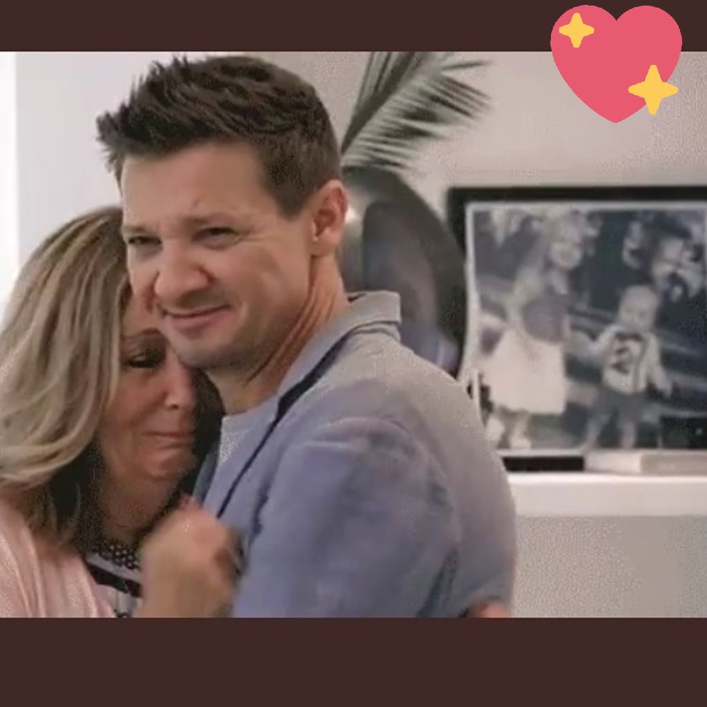 Rennerhot1's tweet photo. Happy mother's day to your mom @JeremyRenner #jeremyleerenner #jeremyrenner 💞💞💞 https://t.co/wVrXJAzOPo