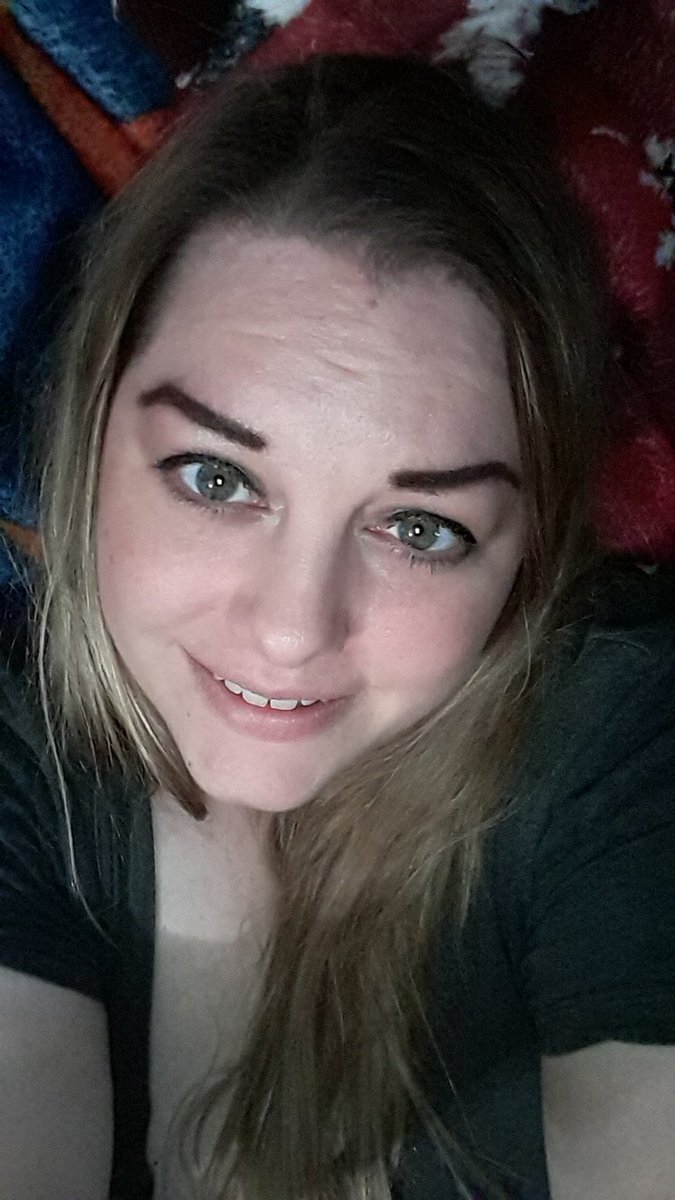 HTXpuckprincess's tweet photo. Bare minimum make up kind of day! #LessIsMoreSometimes https://t.co/JdBieQYFtj