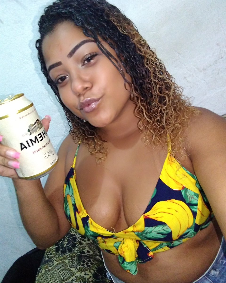 MalltaRaquel's tweet photo. Minha companhia de sempre rs https://t.co/KHjoN6EtHa