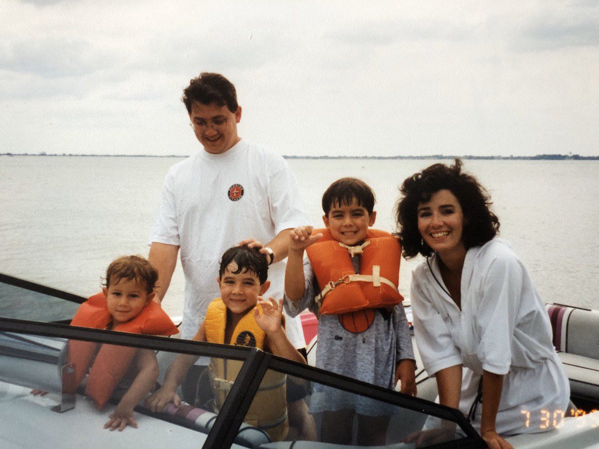 jonasbrothers's tweet photo. Happy Mother’s Day @DeniseJonas ❤️ https://t.co/ew6ZFC2rVP