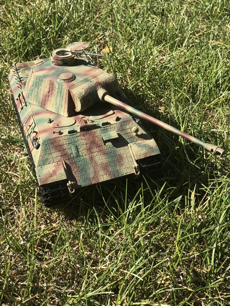 m4sherman__'s tweet photo. I don’t really post many plastic models, but here! Panther Ausf. D #model #plasticmodel #panther #photography #takom #ww2 #modelmaking #painting #fullinterior #worldwar2 #PantherD #German #Germany #armor #tank #armormodelling #armormodels https://t.co/loOfKDeYof