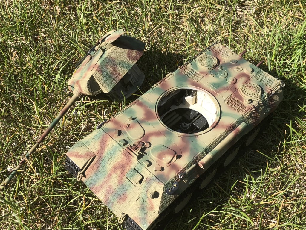 m4sherman__'s tweet photo. I don’t really post many plastic models, but here! Panther Ausf. D #model #plasticmodel #panther #photography #takom #ww2 #modelmaking #painting #fullinterior #worldwar2 #PantherD #German #Germany #armor #tank #armormodelling #armormodels https://t.co/loOfKDeYof