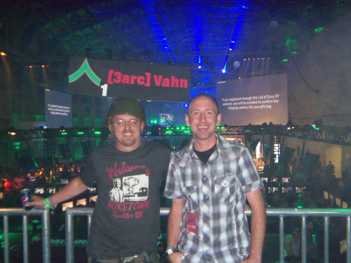 JJRyanOnAir's tweet photo. Going through old pics and found these from the coolest (and only) gaming event I’ve ever traveled across the country for. 🔥👍 I wish @CallofDuty @Activision would do #CODXP again. Also, I want @DavidVonderhaar’s shirt. https://t.co/7GsPexFzSi