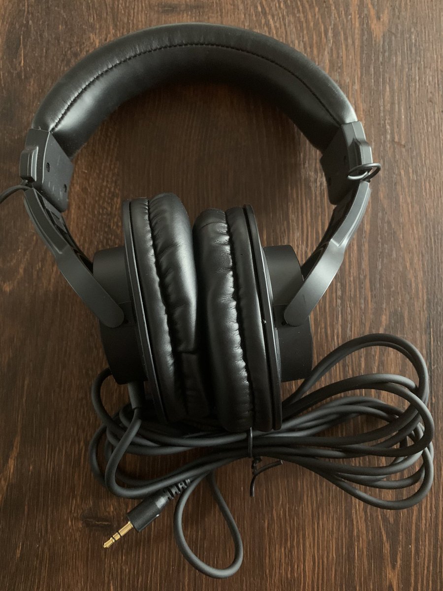 #VoiceActors! I’m doing a lil #giveaway for some ATH-M20X headphones, I’ve only used them once and I don’t want to risk my kitties nomming the cord since it isn’t braided 😅

To enter:
Like
Follow
Retweet

Ends 5/17/220 at 5pm EST

Thanks everyone, good luck!!!
#voiceover