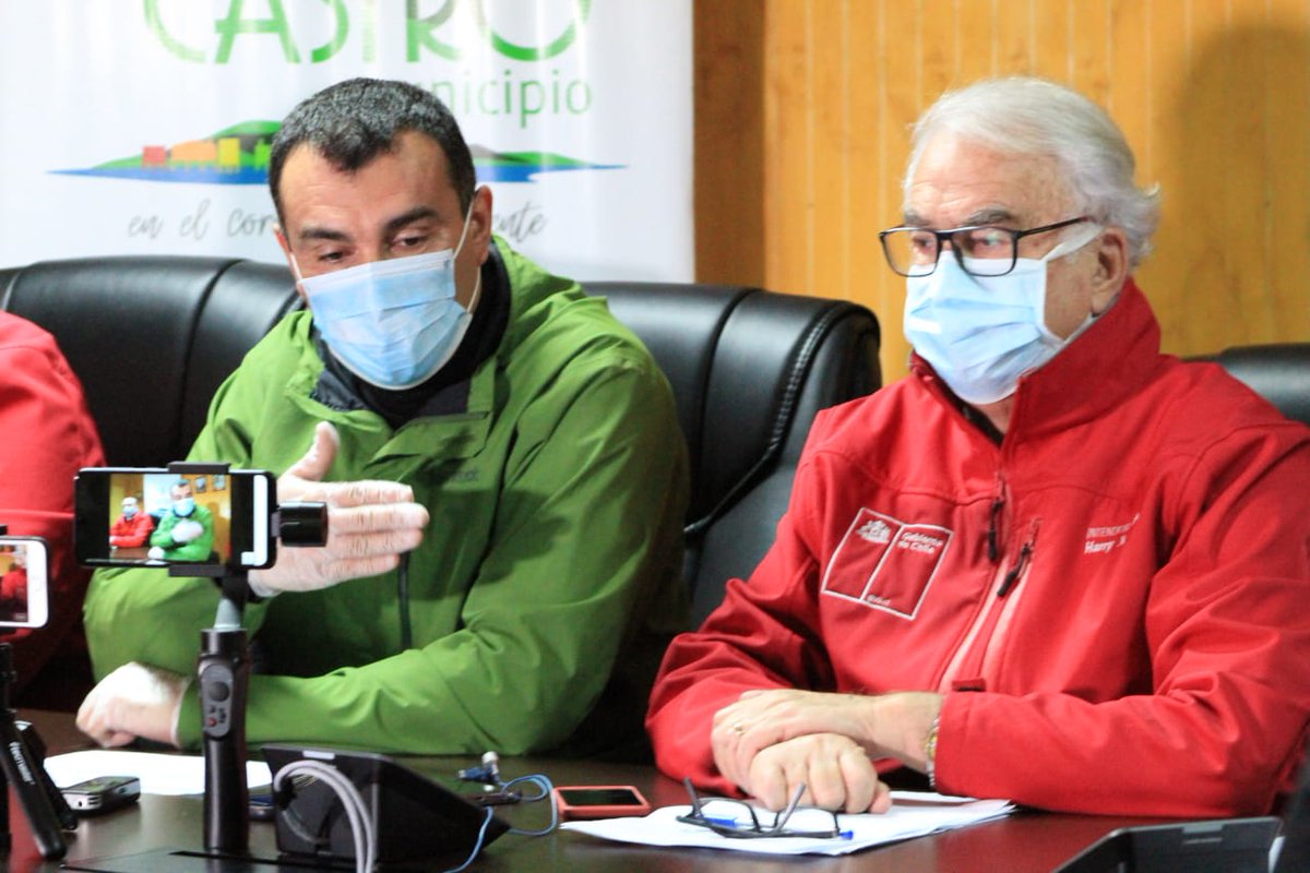 Valoran posible implementación de barrera sanitaria en Degañ. Alcalde de Castro Juan Eduardo Vera aseveró que puso a disposición del intendente a equipos técnicos y profesionales de la salud para implementar la medida lo más rápido posible.
castromunicipio.cl/?p=9173