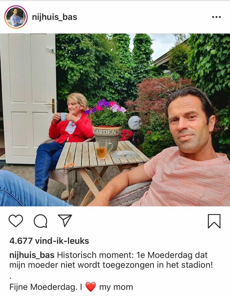 BarryChalgoum's tweet photo. Scheidsrechter Bas Nijhuis wint moederdag vandaag. ๐ #exittweet https://t.co/hZr5UlOJk9