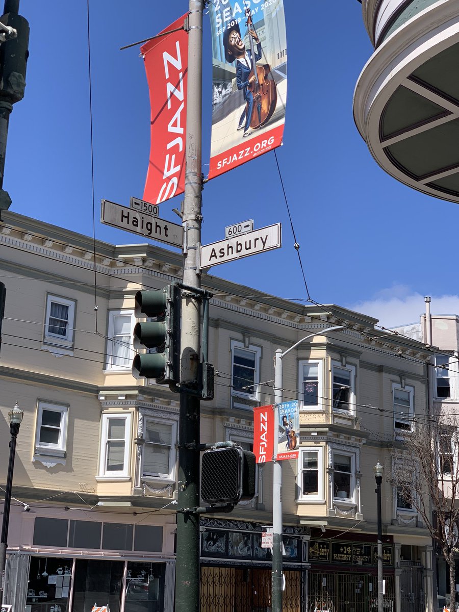 True story: When we moved to CA in 1999, I wanted to go to two places first — this corner and the  @sfchronicle building.