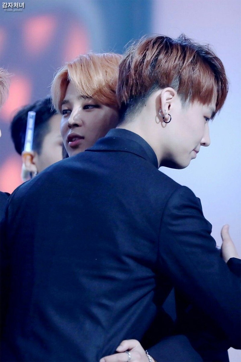 defsysl's tweet photo. jimin loves his hyung, jaebeom loves his dongsaeng so much https://t.co/A2oAnLdMec