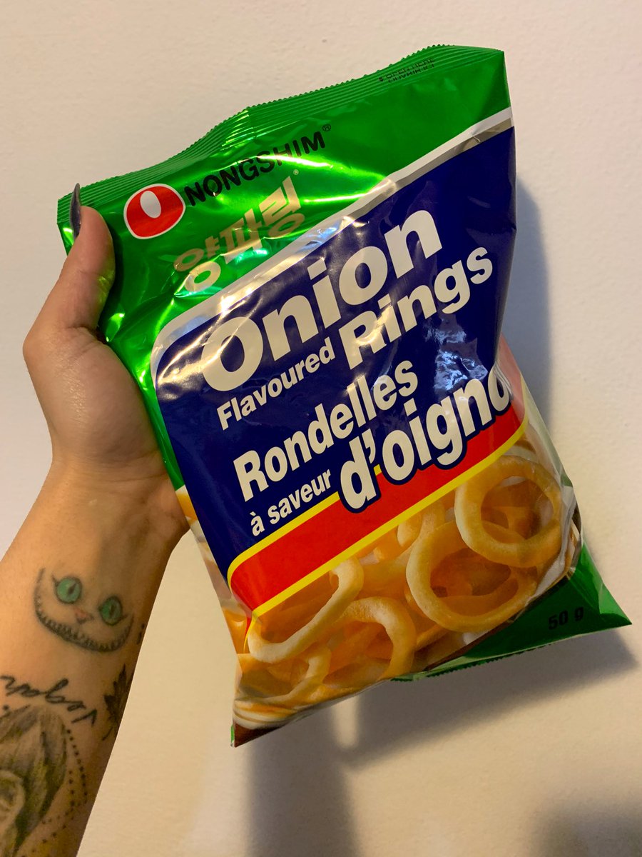thegarnetfoxx's tweet photo. If you’re looking for vegan funions you can just go to your closest Asian shop and you should be able to find these Korean ones. Very tasty! https://t.co/Kl4FfkANZw