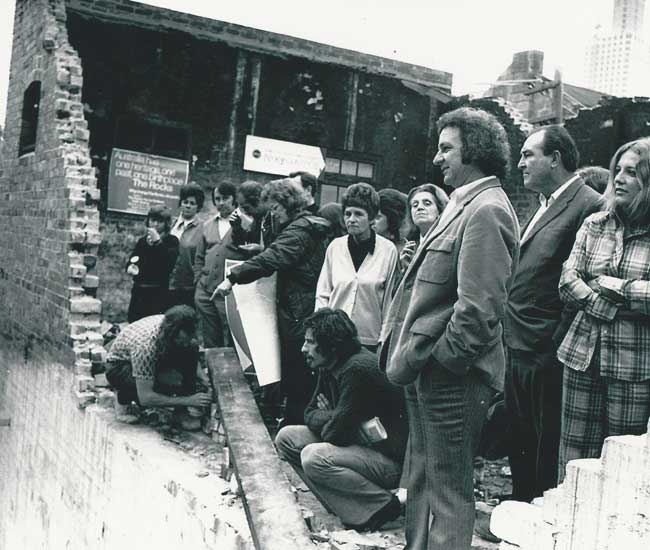 ShaunCarter70's tweet photo. One of Australia's greatest has left us. Jack Mundey. So much of Sydney's soul, it's cultural fabric &amp; it's environment remains because of the vision, fight, intellect, and tenacity of Jack. Green bans will live on.
Vale Jack. You are loved &amp; will be missed
#nswpol @saveoursirius https://t.co/BnBGqTaKHt