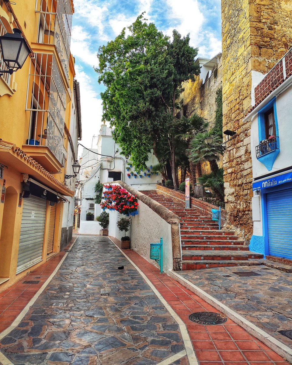 rafapm_marbella's tweet photo. Escoger un camino significa abandonar otros. 

Si pretendo recorrer todos los caminos posibles, acabaré no recorriendo ninguno.

#miscalles #miscaminos #mistonterias #misexperiencias #misfrases #misopciones #mistonterias #mispensamientos #mismomentos https://t.co/FhNTixe2J5