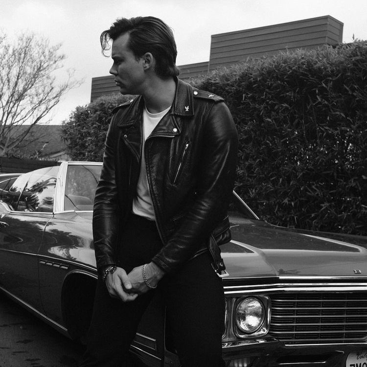 — ashton irwin as alex turner; a thread ☆