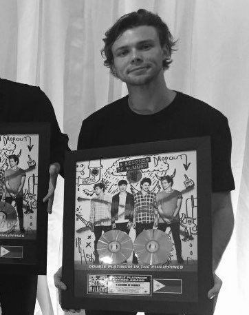 — ashton irwin as alex turner; a thread ☆