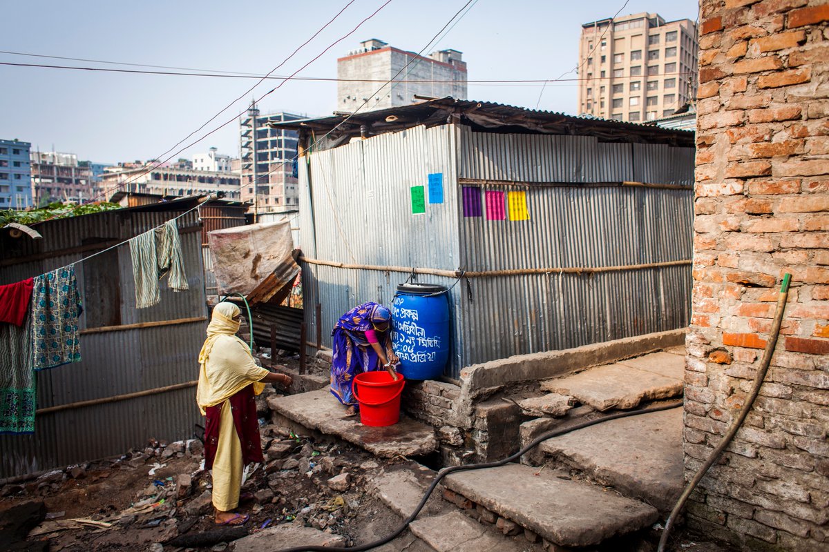 UNDP's tweet photo. Lack of work during #COVID19 closures could push the world’s poorest beyond the brink of survival. For pandemic lockdowns to be successful, there must be help for the most vulnerable. #UniversalBasicIncome can protect lives &amp; accelerate recovery: https://t.co/3hK2EwMb19 https://t.co/qX2MNwM4xI