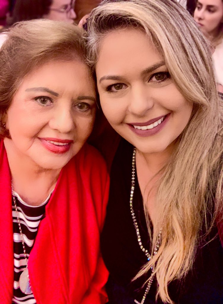Fececcato's tweet photo. #DiadasMaesBrahmaLive #zclbrahmalive  Feliz dia, mamãe! Te amo! Hoje longe para estar junto amanhã ! https://t.co/Ev6TybXdPf