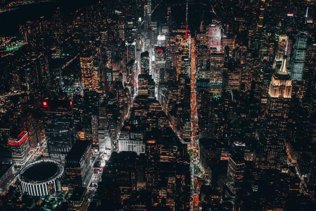 🌃✨ There’s nothing quite like NYC at night ✨🌃 (📸: 1mkphotography)