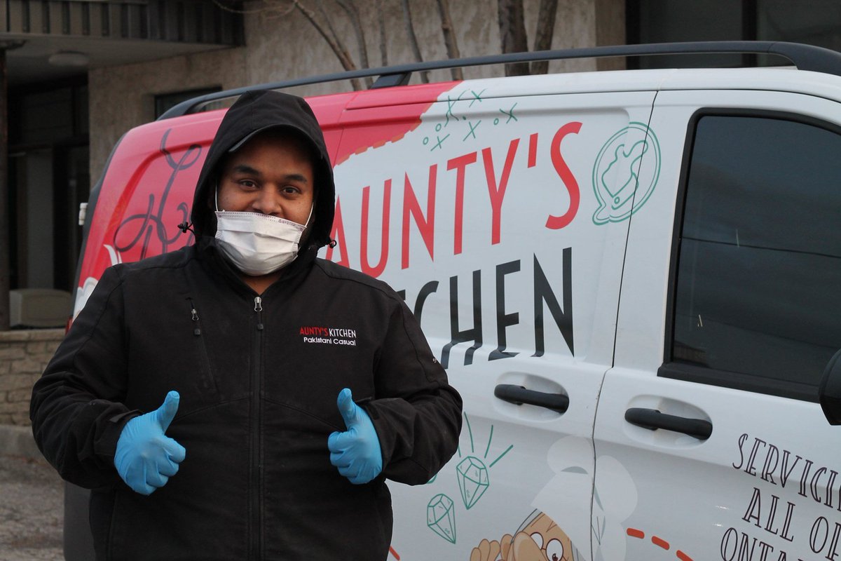 AbdulNakua's tweet image. #Ramadan_in_Covid is especial in many ways. Drive-Thu iftar would have been an oxymoron #Physicallyisolated #SpirituallyConnected and helping local businesses
@MACNational team at @kitchenermasjid