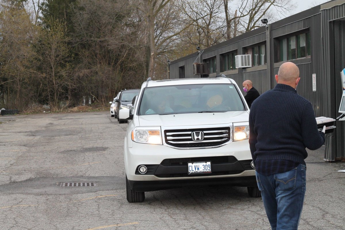 AbdulNakua's tweet image. #Ramadan_in_Covid is especial in many ways. Drive-Thu iftar would have been an oxymoron #Physicallyisolated #SpirituallyConnected and helping local businesses
@MACNational team at @kitchenermasjid
