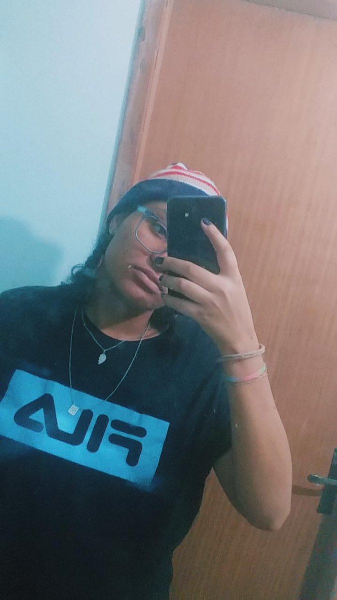 Putsgrila9's tweet photo. Eu sem ter o que fazer da nisso 🦄 #LGBTQuarenteners https://t.co/Z86Amux2KM