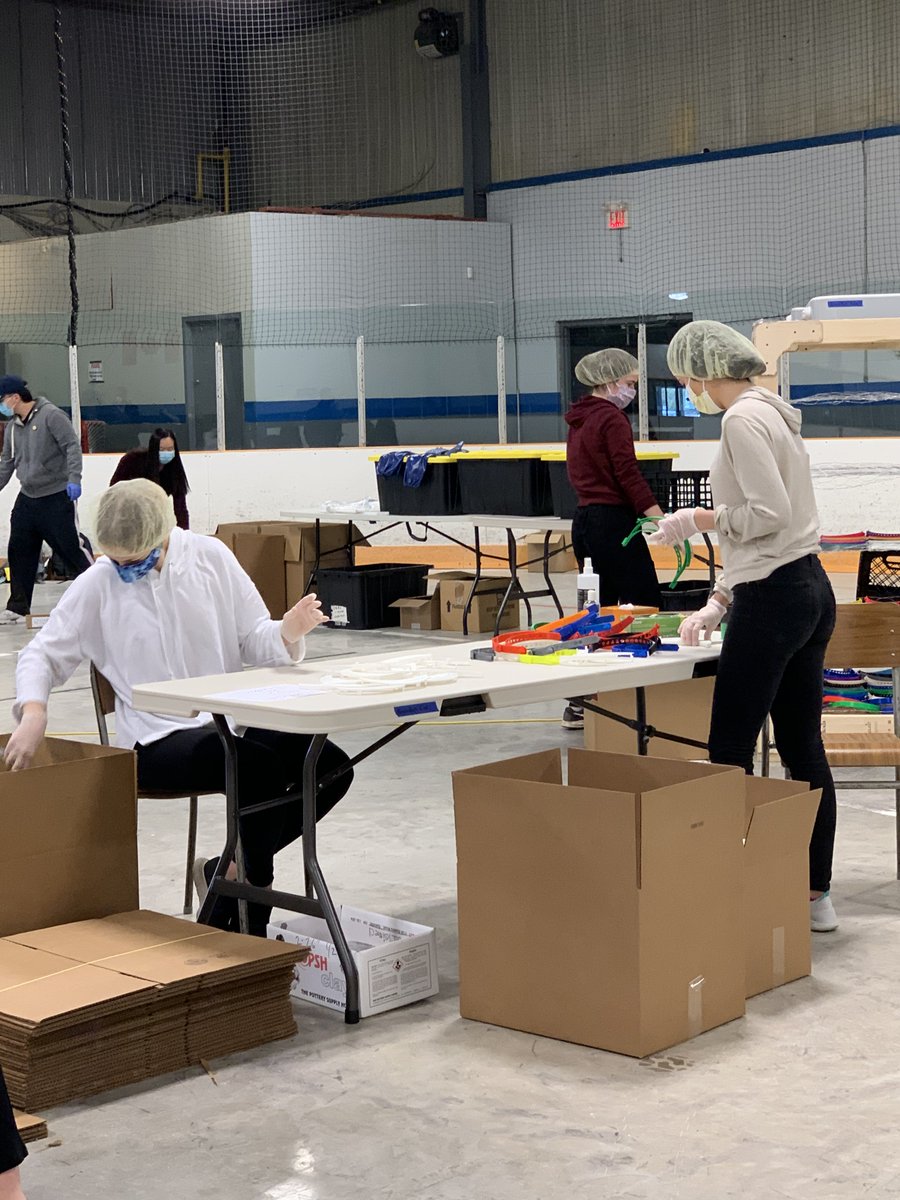 TonyVanBynen's tweet photo. With the help of volunteers and the @NewmarketPL, #NewMakeIt has been able to retool lasers, 3D printers and CNC to produce face shields to help in the fight against #COVID19.

Thank you for your #SpiritOfYR, your contributions &amp; for a great tour of your facility! https://t.co/2a4LviWLY7