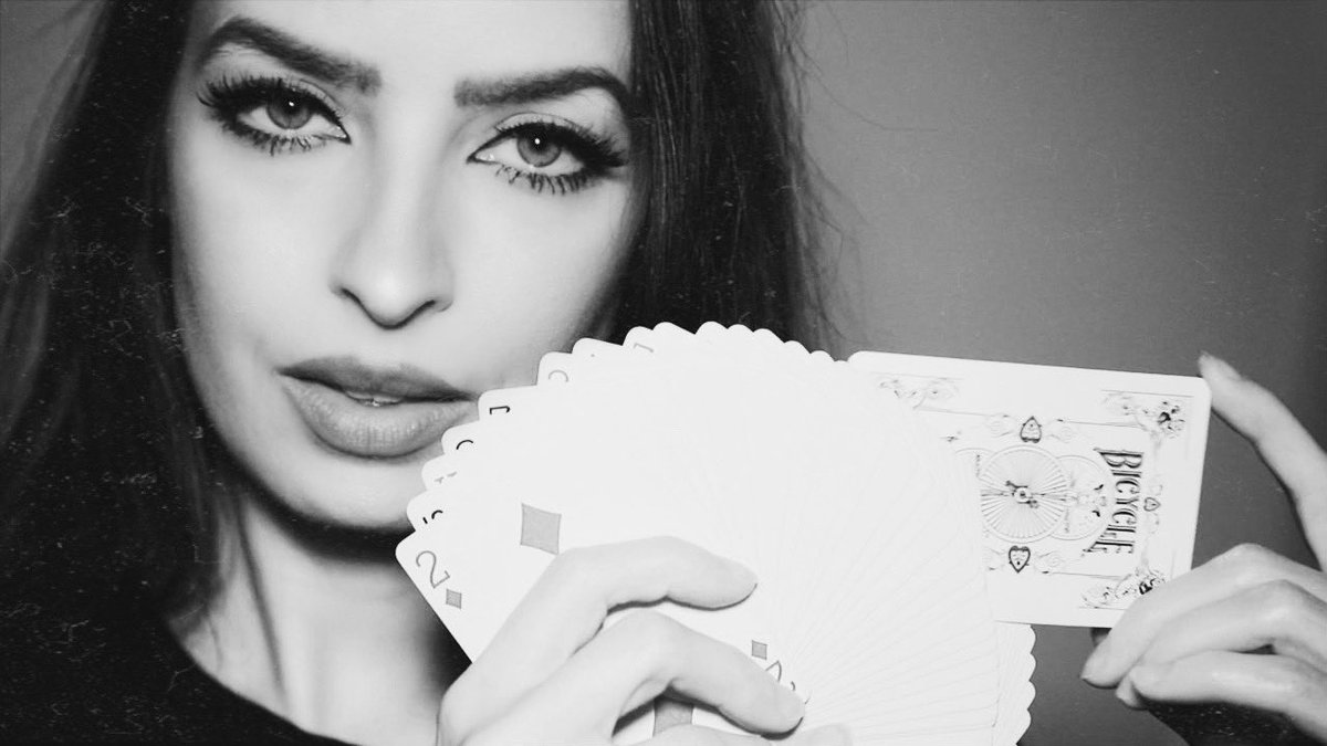 Miss Katalin tweet media