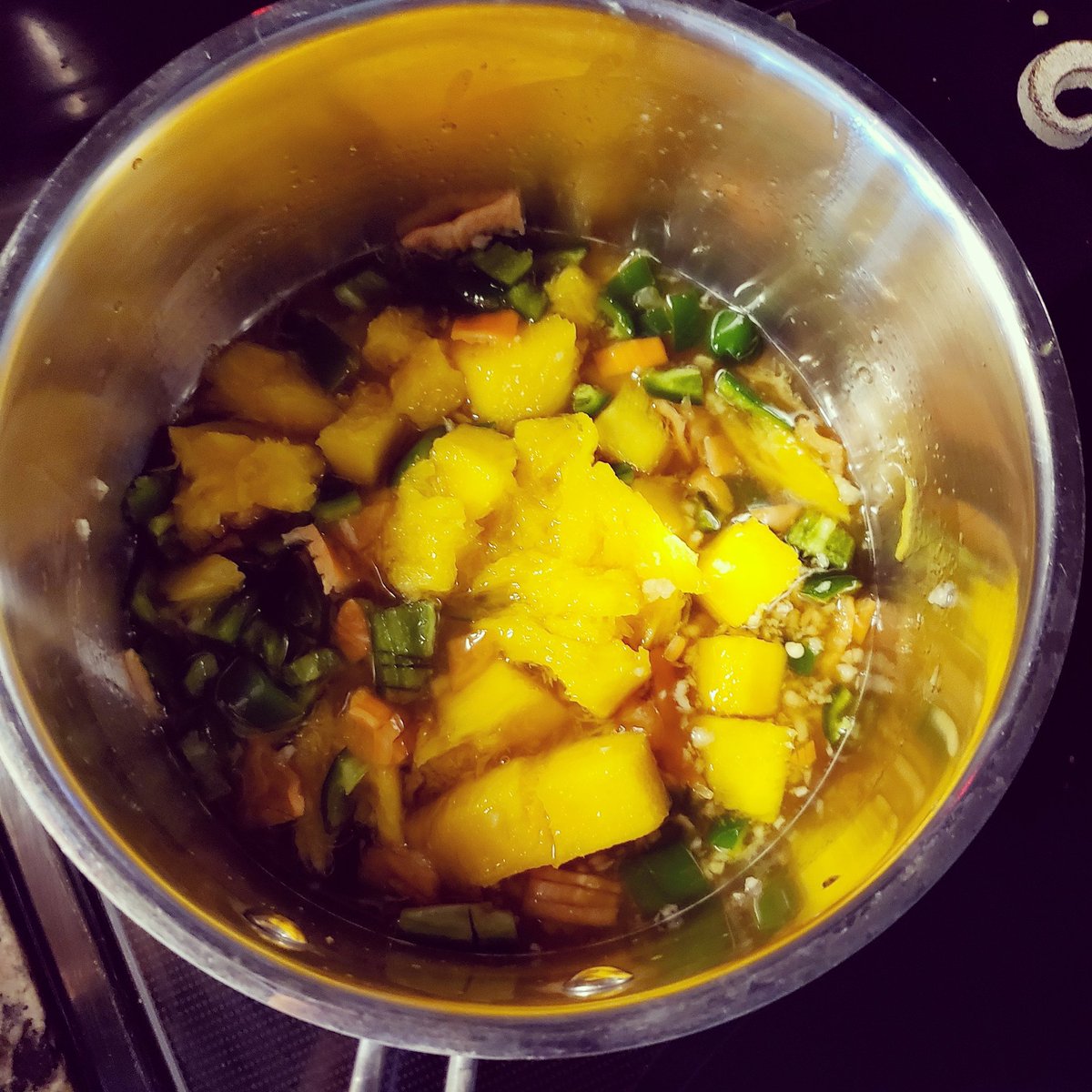 Erkman3stax's tweet photo. Trying my hand at making my own sauce.
#twitterchef #saucey #cheflife #chefsofinstagram #justdontburndownthehouse #chefhomeboyardee #foreverdadbod #twitch #twitchaffiliate #dadbod #twitchstreamer #gamer #streamer https://t.co/ecMABBwETR