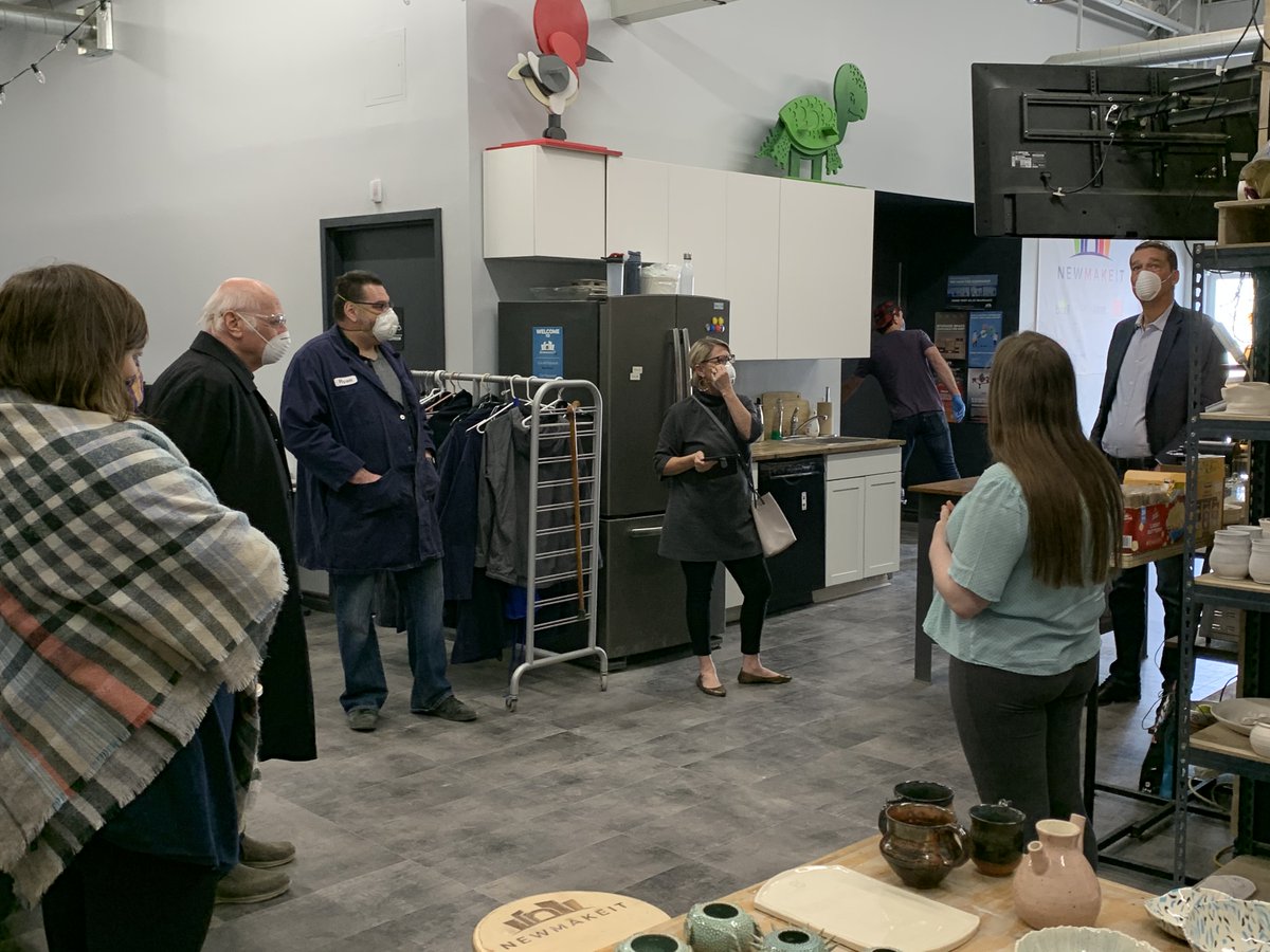 TonyVanBynen's tweet photo. With the help of volunteers and the @NewmarketPL, #NewMakeIt has been able to retool lasers, 3D printers and CNC to produce face shields to help in the fight against #COVID19.

Thank you for your #SpiritOfYR, your contributions &amp; for a great tour of your facility! https://t.co/2a4LviWLY7