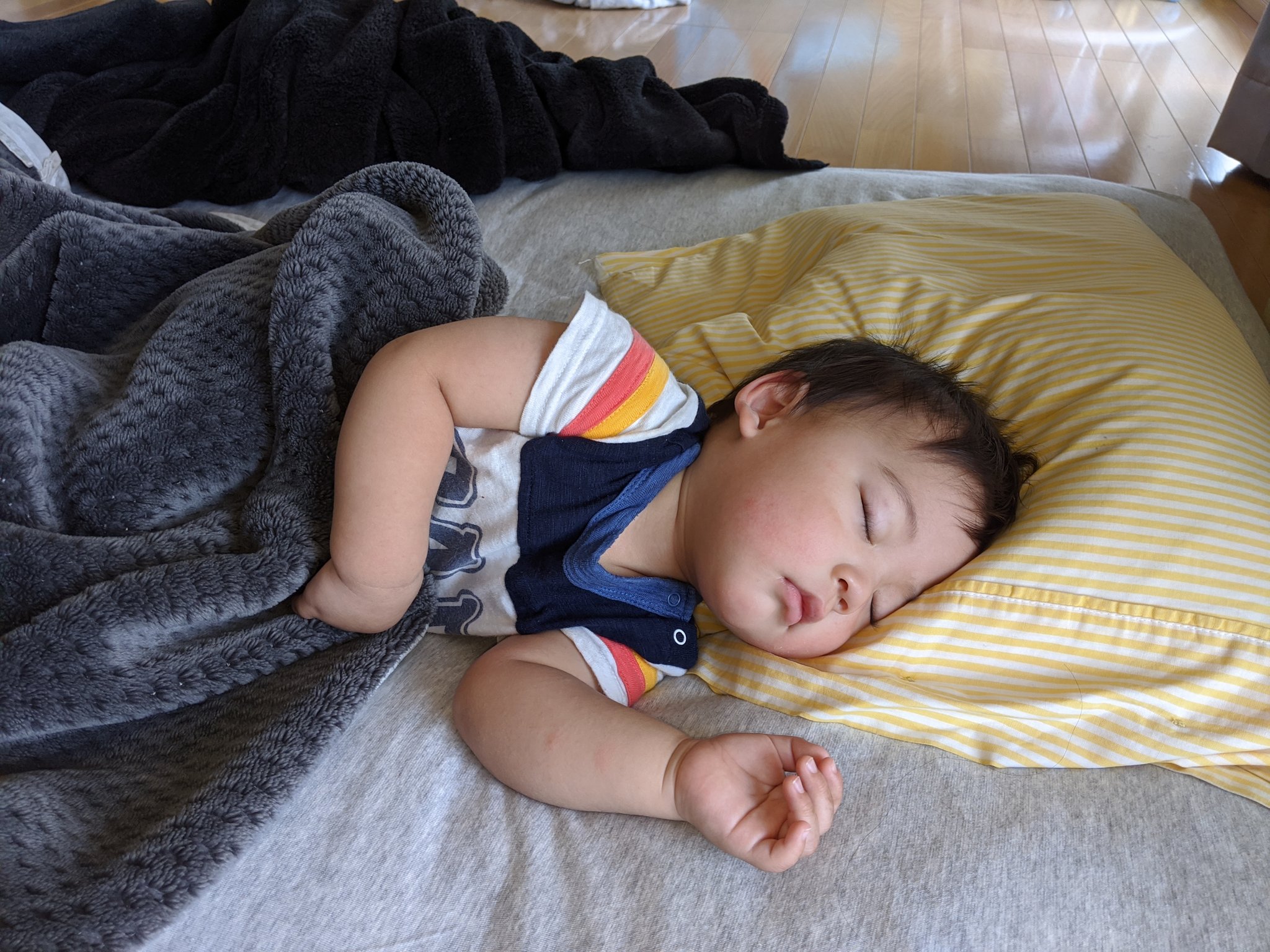 長州力 さすがに疲れたらしいな 慎太郎が 孫を連れてきた 家内は大喜び 俺の事は頭から消えましたね 仕方無いでしょう 長い自粛生活で娘も疲れたのでしょう 今日から二日間 家内と孫をハワイで満喫させますか ところで慎太郎 お前は大丈夫か