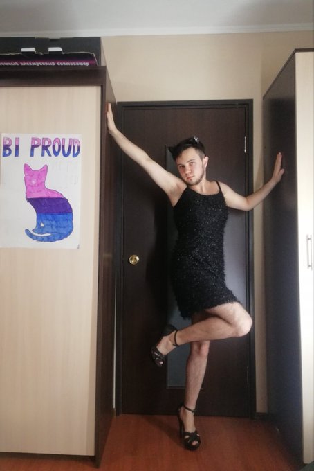 Some cis men wear dresses. Some trans men wear dresses too :)  #ftm #transguy #transboy #queer #Queerantine<a href="/tag/queer"class="tags"><span>#queer</span></a><a href="/tag/ftm"class="tags"><span>#ftm</span></a><a href="/tag/transguy"class="tags"><span>#transguy</span></a><a href="/tag/queerantine"class="tags"><span>#queerantine</span></a><a href="/tag/transboy"class="tags"><span>#transboy</span></a>