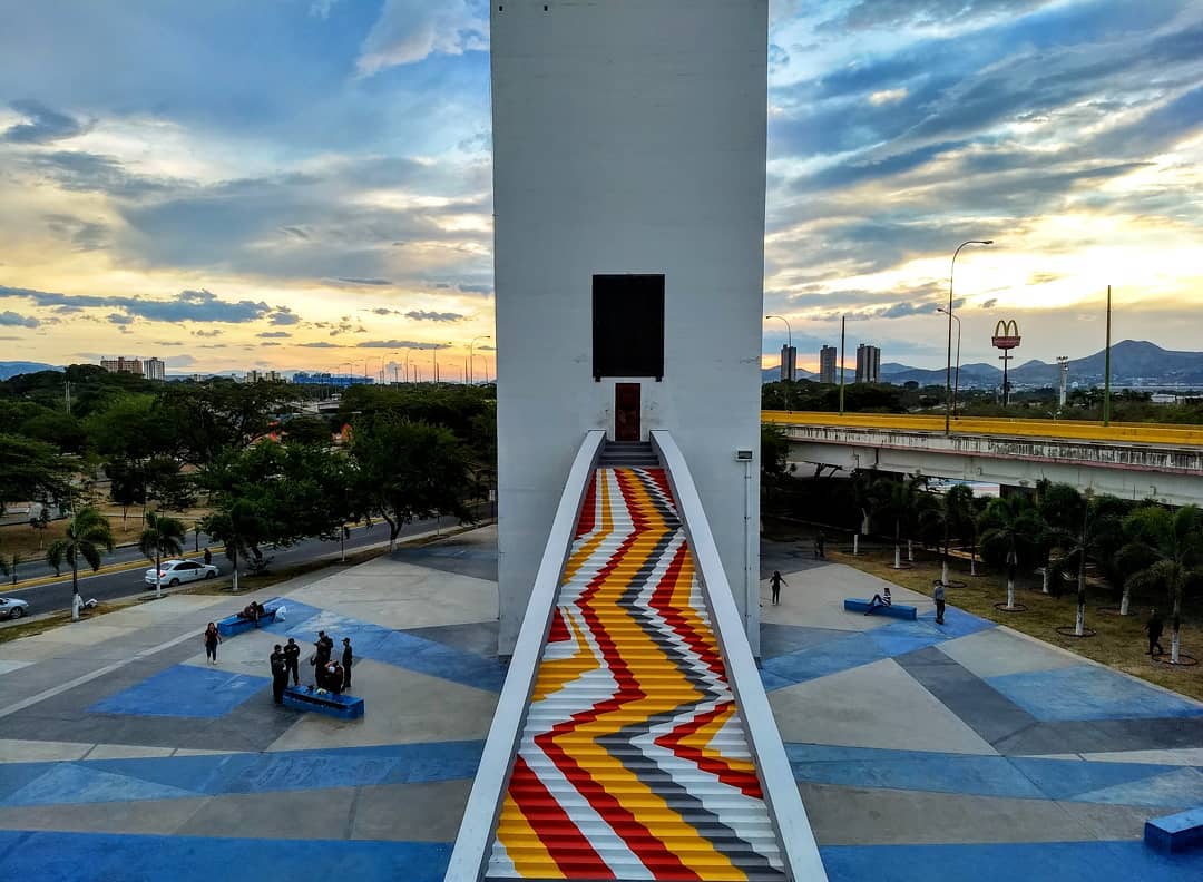 Laraenredes's tweet photo. Emblema de la ciudad, motivo de permanente inspiración para los artistas plásticos, fue inaugurado con motivo de la conmemoración de los 400 años de la ciudad de Barquisimeto. 

Foto: @cosaup

#LaraEnRedes #Lara #Venezuela #Barquisimeto #Carora #Cabudare #Quibor #ElTocuyo #Sanare https://t.co/5m0aGSTDmv
