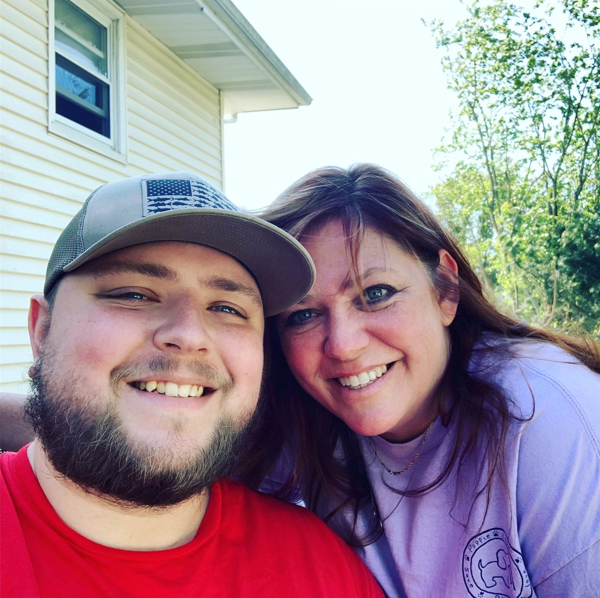 BrandonAlfonso0's tweet photo. Happy Mother’s Day to an amazing mom, would want to get drunk for no reason with anyone else lol. Love you https://t.co/4fSEibsbbx