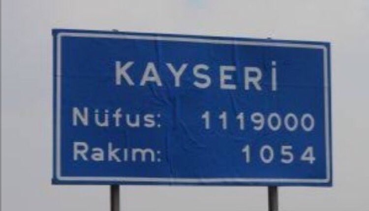 herkes herkesi tanır, kimse kimseyi sevmez. Herkes bir biriyle arkadaş.