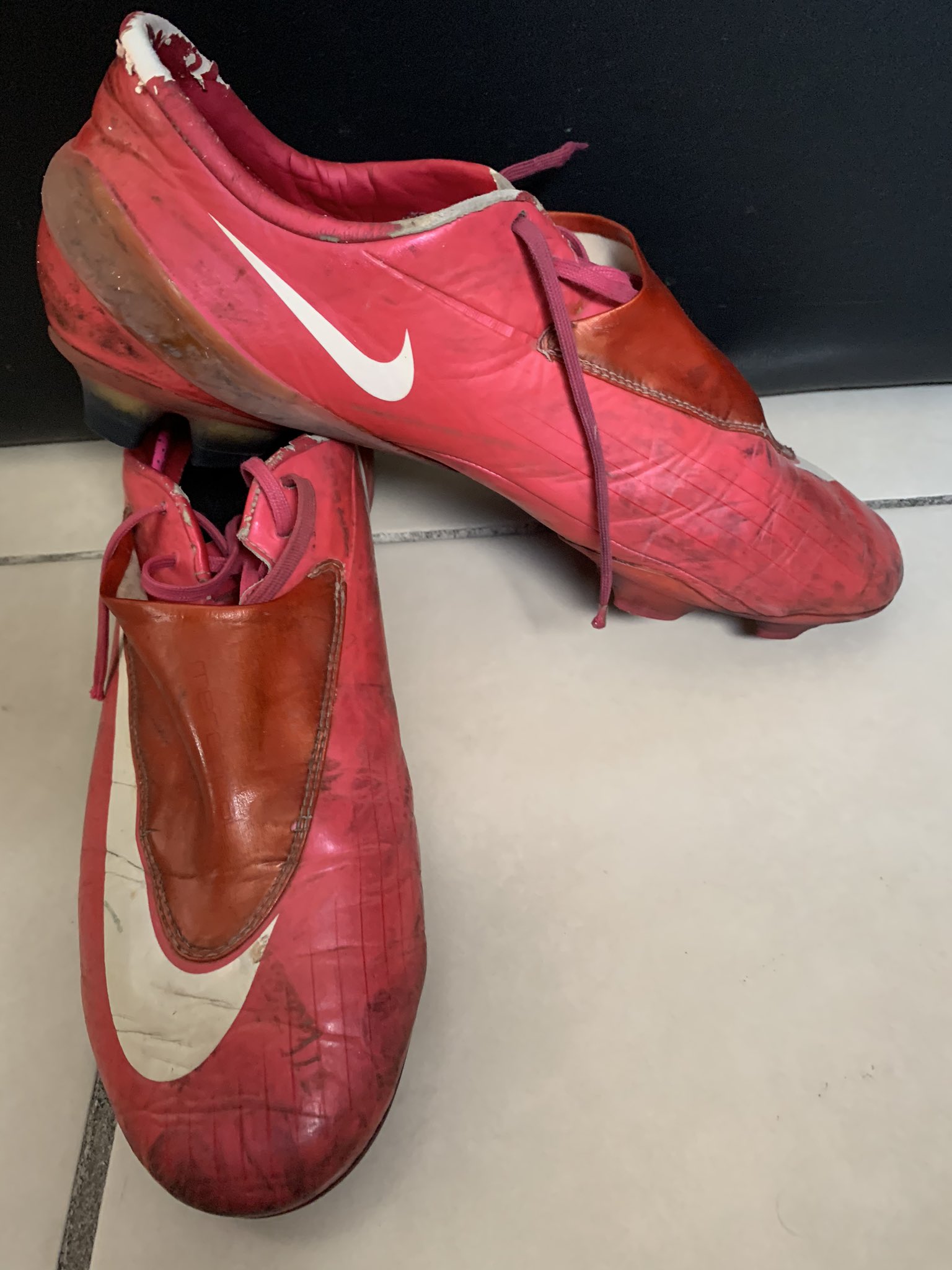 abcdefutbol on Twitter: "En 2008, Nike se voló la barda con los Mercurial Vapor IV Rosa, que fueron lanzados con Ribery como figura principal y que aún ostentan un lugar entre