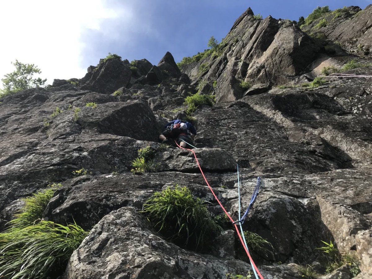 gusinkan's tweet photo. 《山岳部》
山岳部は登山を始めクライ��ング、沢登り、スキーなど、自然を舞台に楽しむ部活です！
ずっと家から出てなくて、いっそのこと山に行きたいと思っているそこのあなた！
ぜひ私たちと一緒に行きましょう！
オンライン説明会の日程などはこちら
↓
@gac2020sinkan 

#学習院新歓 https://t.co/9Jkov8JB6o