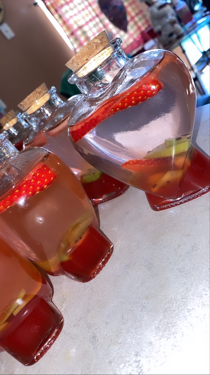 jamiaaaa_'s tweet photo. New flavor alert..HAPPY MOTHERS DAY!💓
Pineapple Patron: $10🍍
Strawberry kiwi Patron: $15🥝
Strawberry lemonade Tito’s: $15🍓
Henny peach tea: $20🍑
Out for delivery NOW!! https://t.co/6Pl0u7jTHm