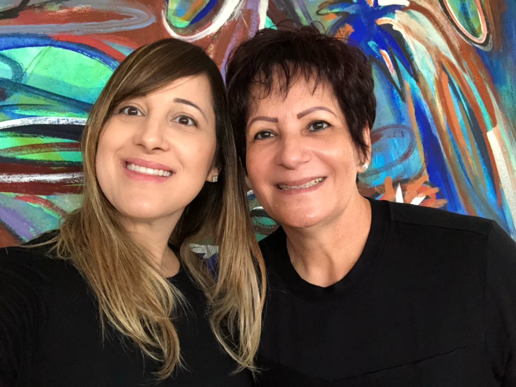fabianafab's tweet photo. Parabéns Mãe e obrigada por tanto amor e cuidado conosco! Que Deus a abençoe e lhe dê muita saúde para que esteja sempre ao nosso lado. Te amooooo, minha inspiração e força diária! 🙏🏼🥰❤️🌺FELIZ DIA DAS MÃES! #diadasmaesbrahmalive https://t.co/oMNxGfdXug