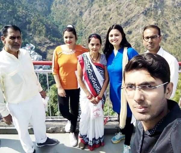NSRPBASSINAGAR's tweet photo. जन्म दिन की हार्दिक बधाई दीदी @chitraaum 
#VVIP 
#ChitraTripathi 
#chitratirpathi 
1fathersab
2Sweetadi
3Mami ji
4aap
5amitbhau
6aditya bhai 
#VVIP2 #corona_voriyars 
@anjanaomkashyap 
@aajtak
@TripathiiPankaj 
@battatawada https://t.co/vMNBSnRMj5 https://t.co/RqCzLxMeFO